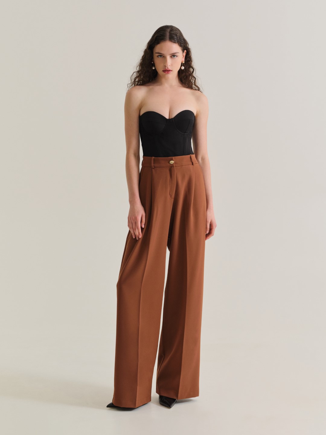 49f71d56coc2ec8b4cea592c052de2c8 Caithlyn - Image 1